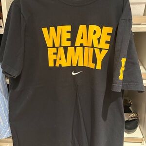 Nike men’s  Black and gold Nike T-Shirt with Yellow Print